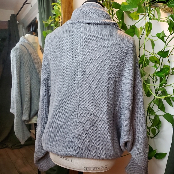SEDUCTIONS | Knit Light Grey Synched Sleeves Cardigan (Size M) - Picture 5 of 9
